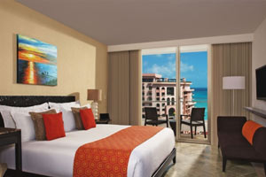 Deluxe rooms at Krystal Grand Cancún Resort